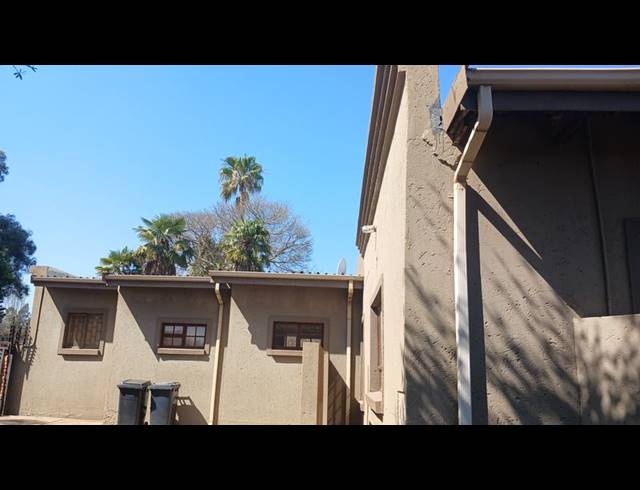 9 BEDROOM HOUSE FOR SALE IN CLAYVILLE